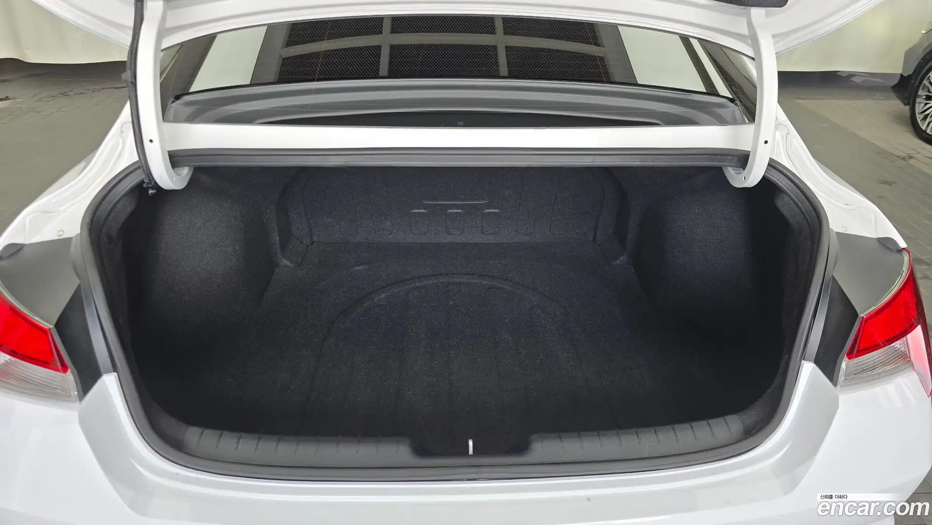 AVANTE Hyundai 2022.5-OPTION-024