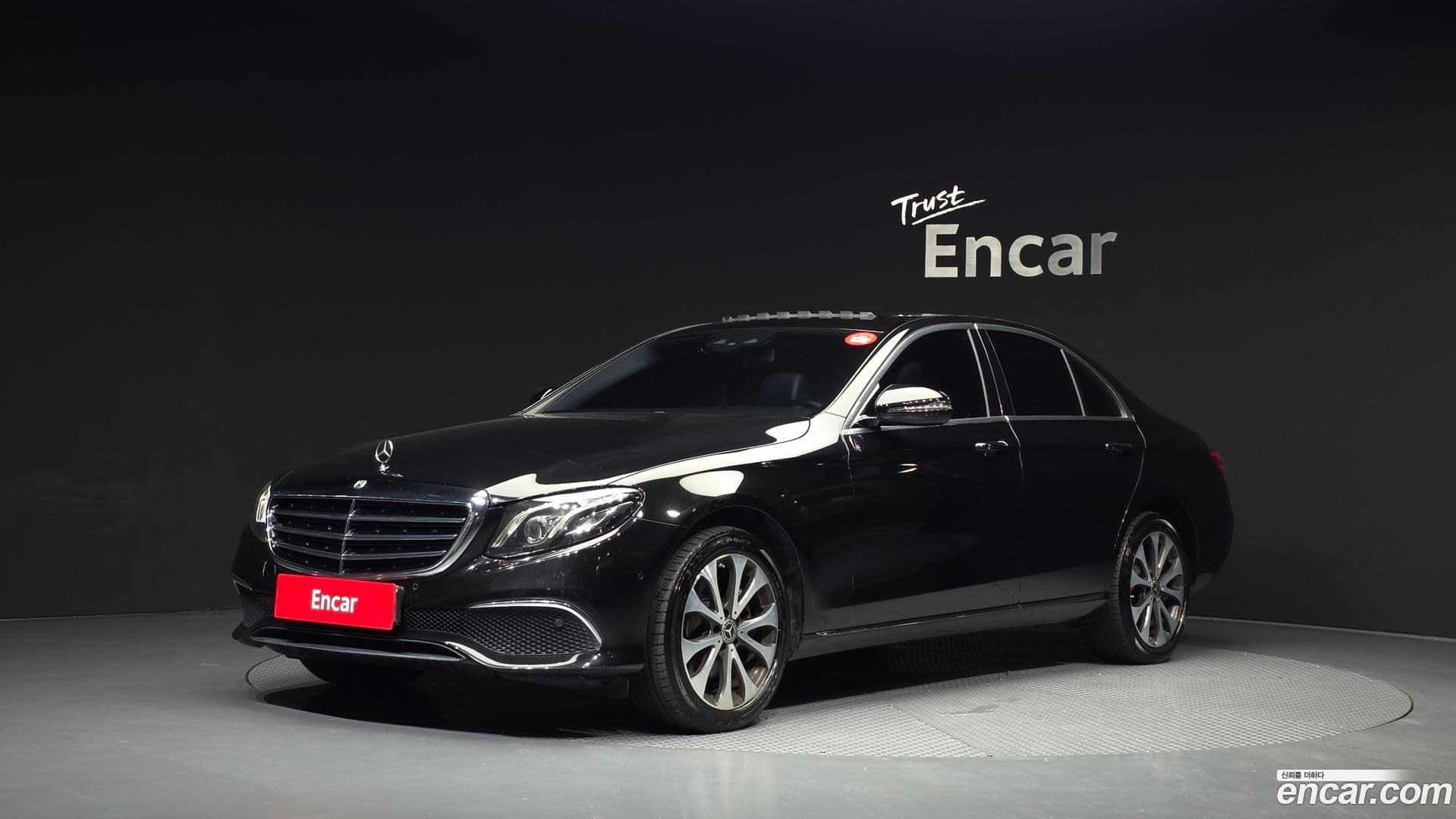Main__Slider__Photo:E-Class Mercedes-Benz 2018.6-0