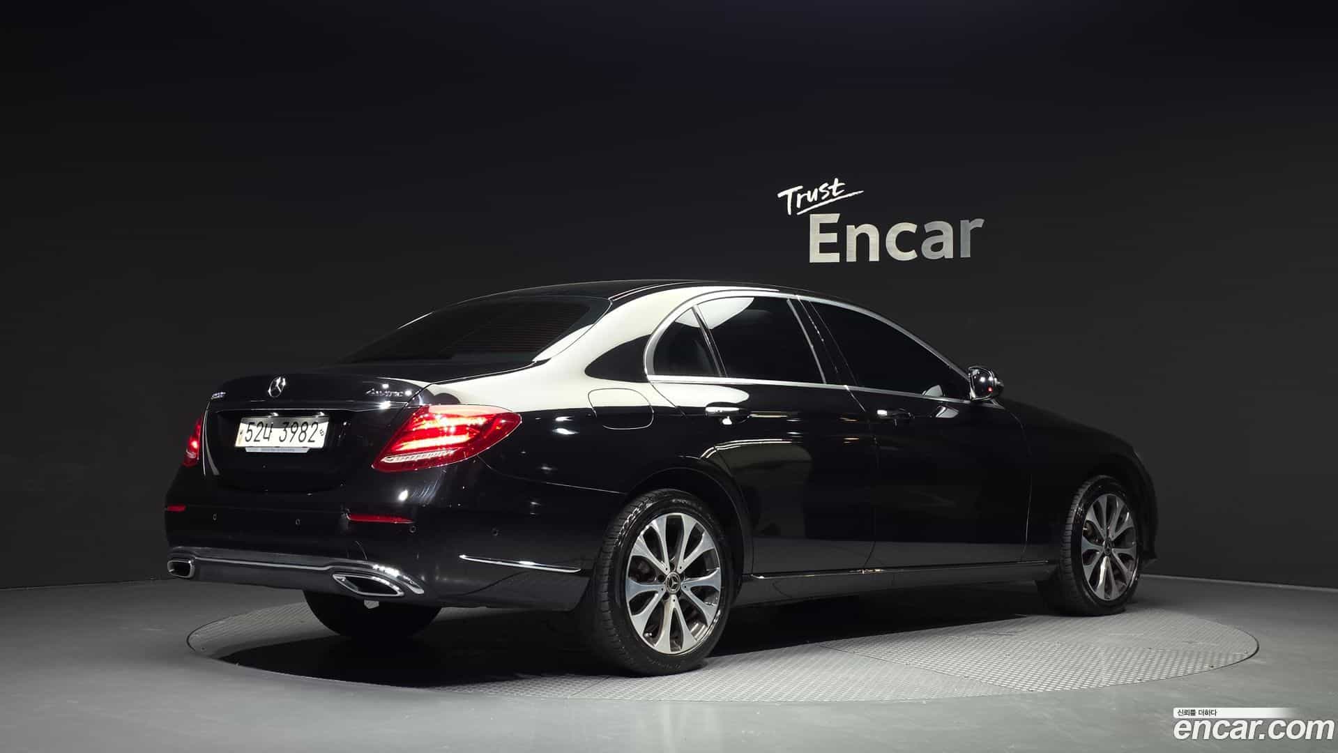 E-Class Mercedes-Benz 2018.6-OUTER-002