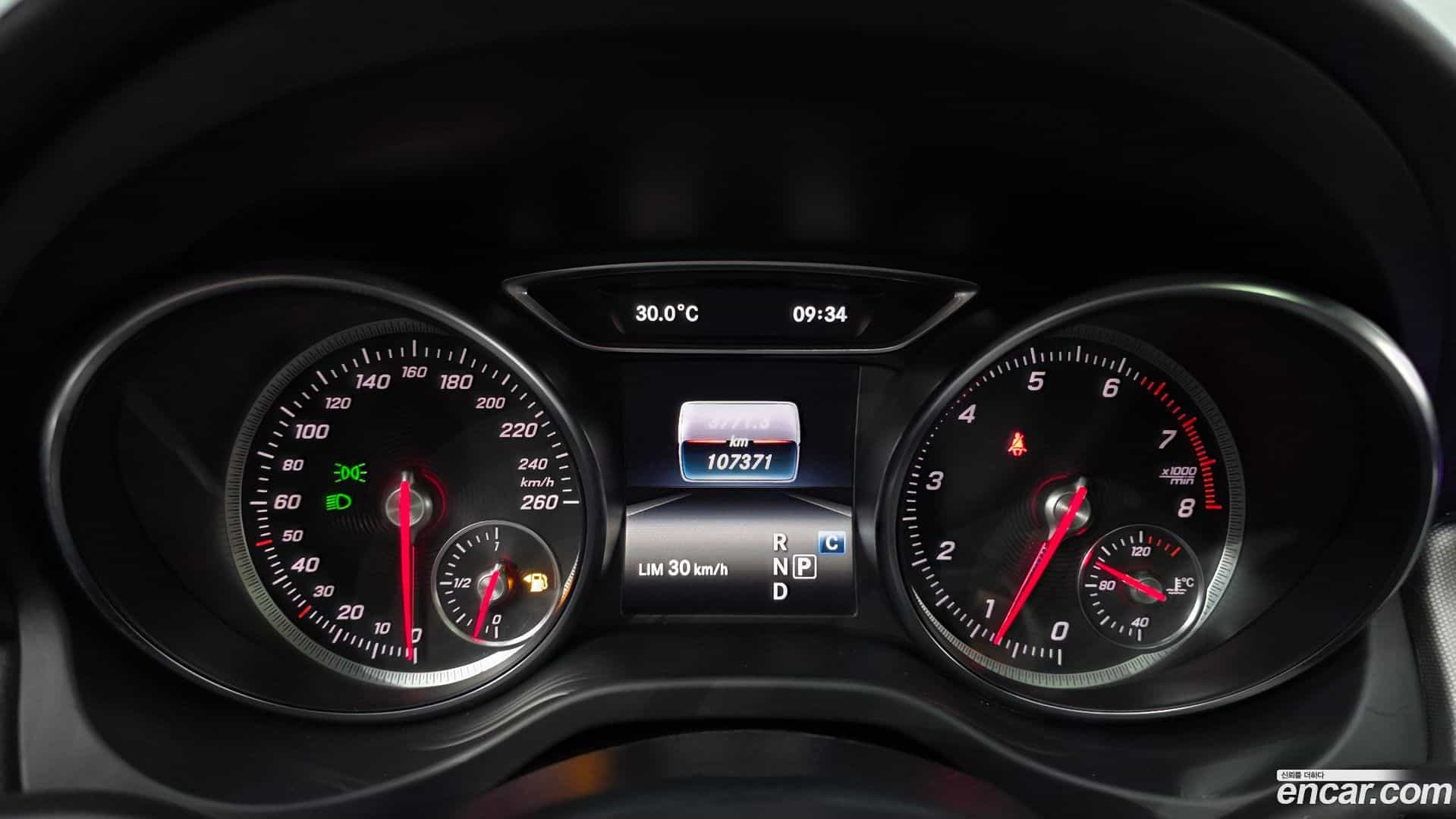 CLA-Class Mercedes-Benz 2018.0-INNER-008