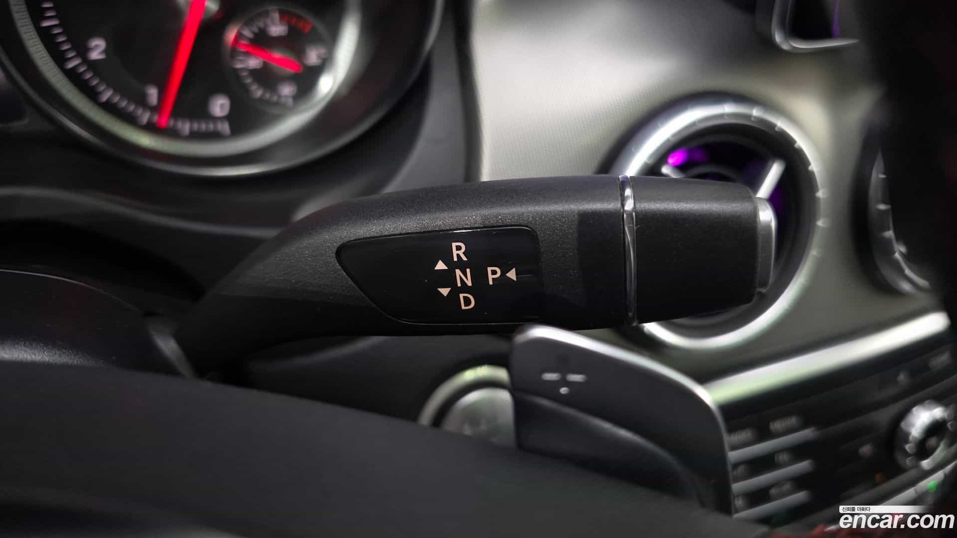 CLA-Class Mercedes-Benz 2018.0-INNER-009