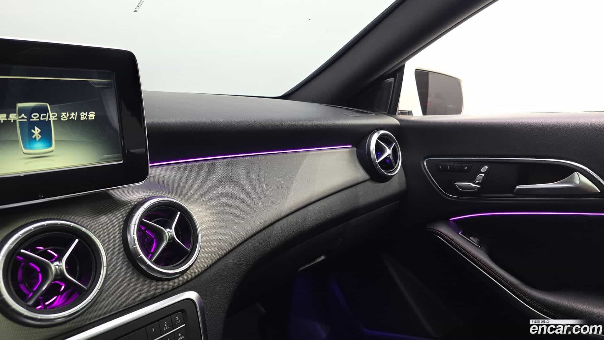 CLA-Class Mercedes-Benz 2018.0-OPTION-017