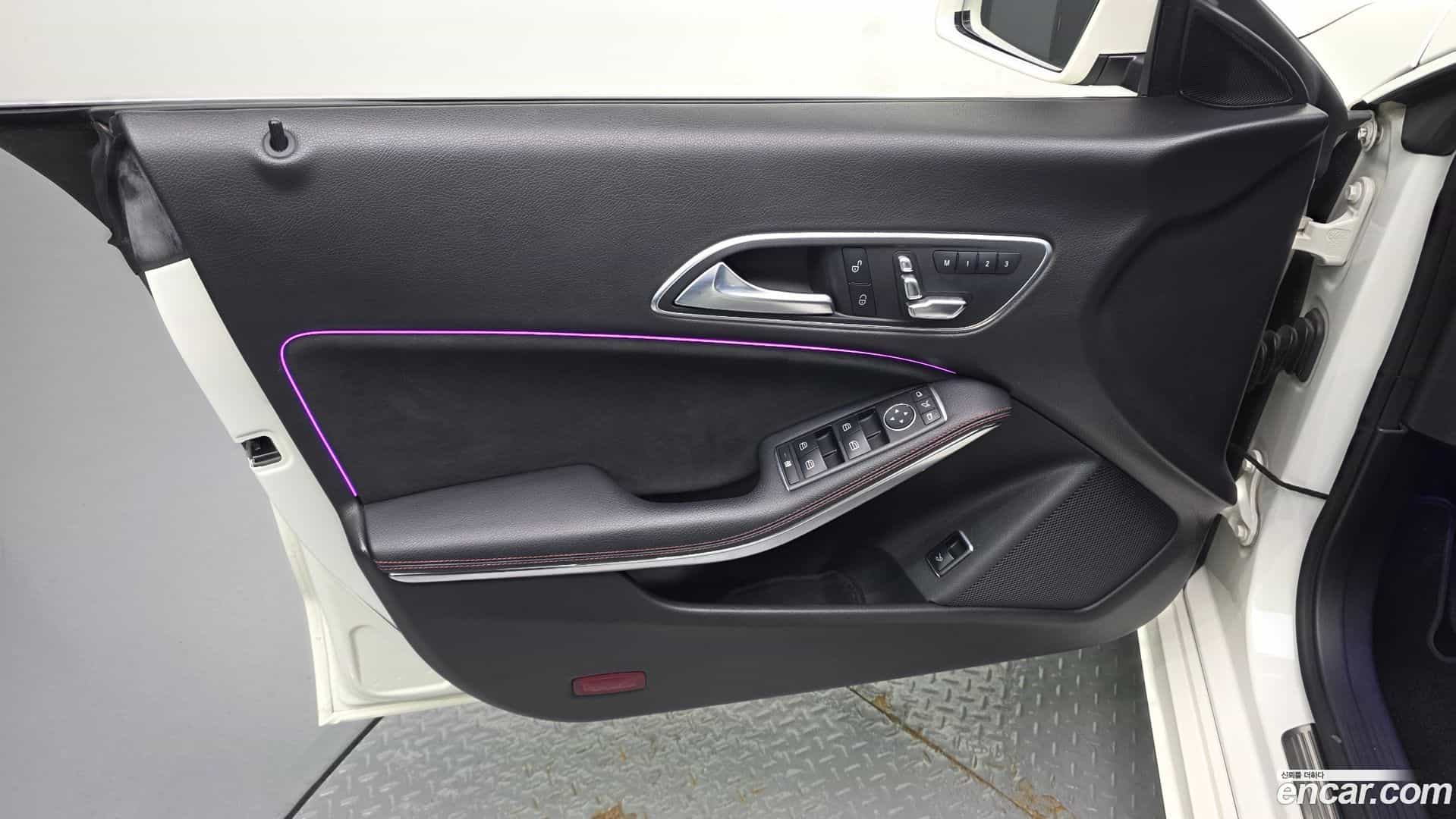 CLA-Class Mercedes-Benz 2018.0-INNER-034