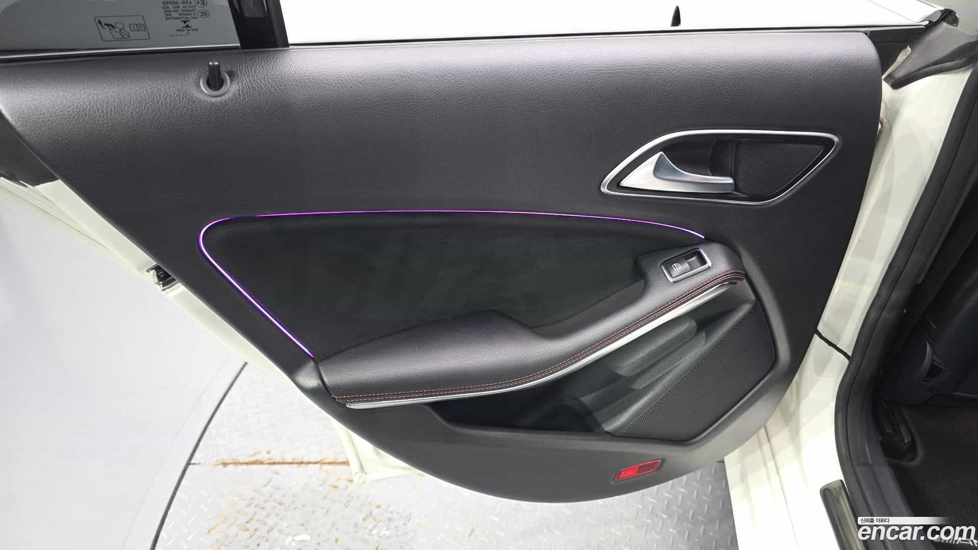CLA-Class Mercedes-Benz 2018.0-INNER-035