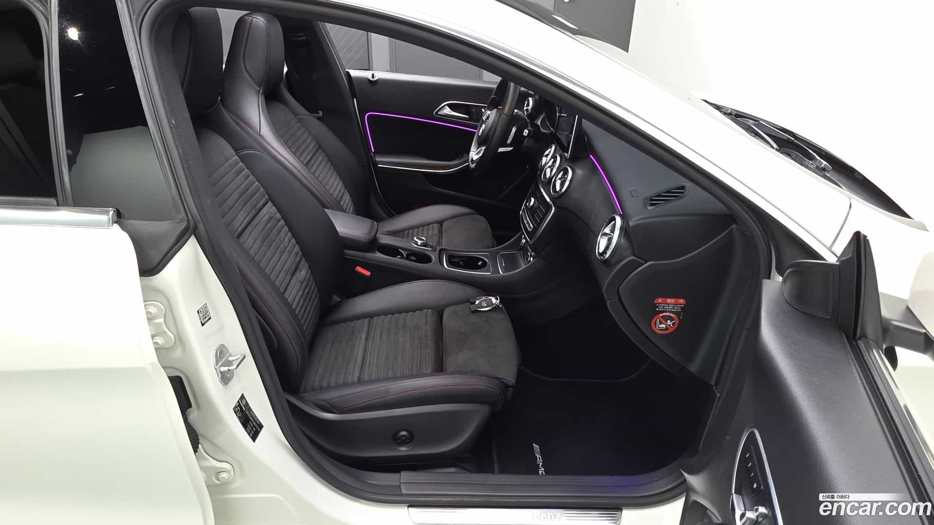 CLA-Class Mercedes-Benz 2018.0-INNER-036