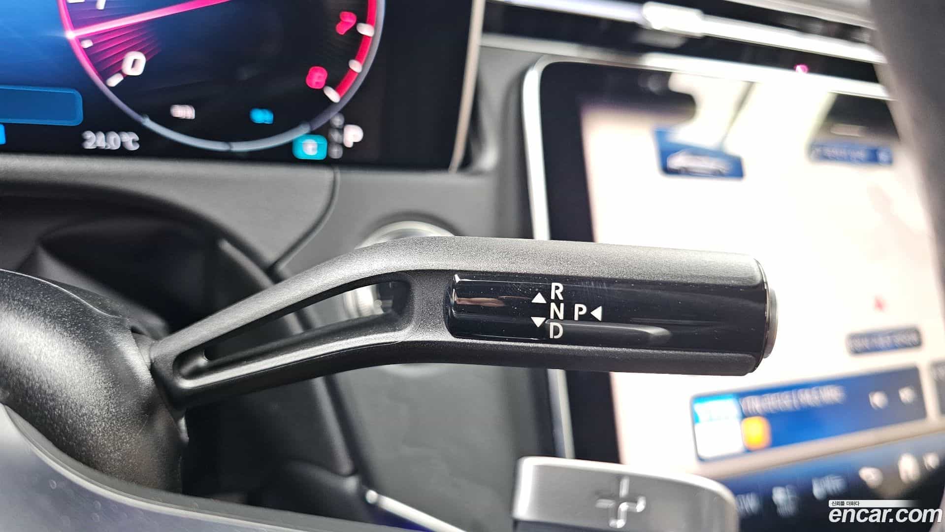 E-Class Mercedes-Benz 2025.8-INNER-009