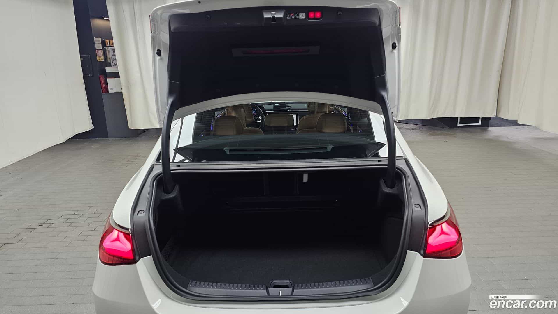 E-Class Mercedes-Benz 2025.8-OPTION-022