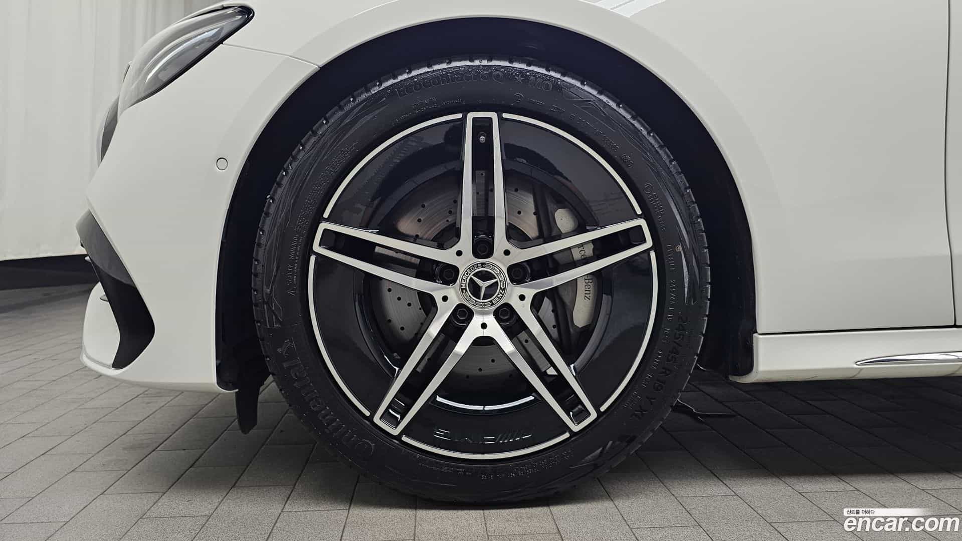 E-Class Mercedes-Benz 2025.8-OUTER-005