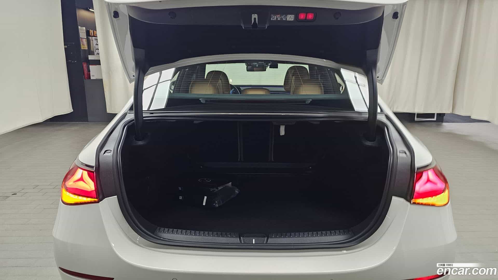 E-Class Mercedes-Benz 2025.8-OPTION-023