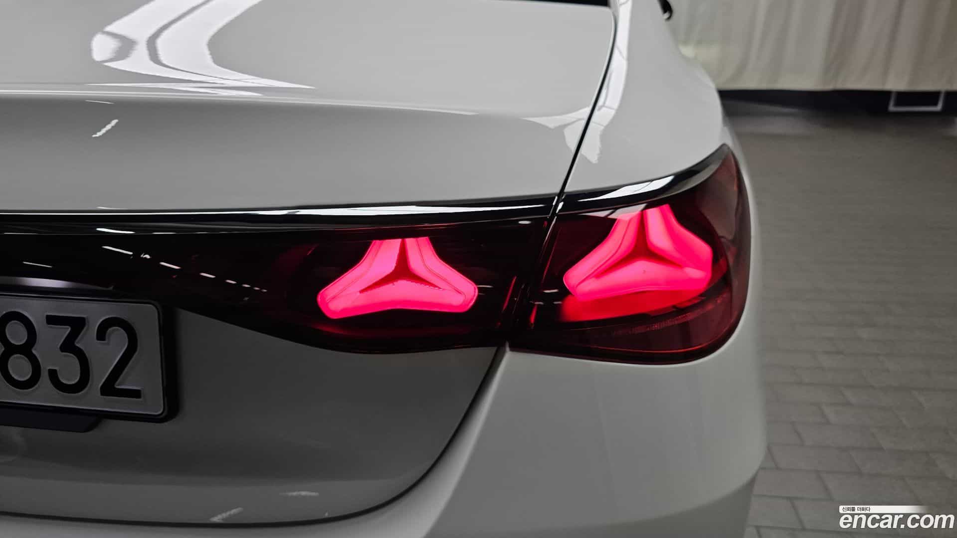 E-Class Mercedes-Benz 2025.8-OUTER-033