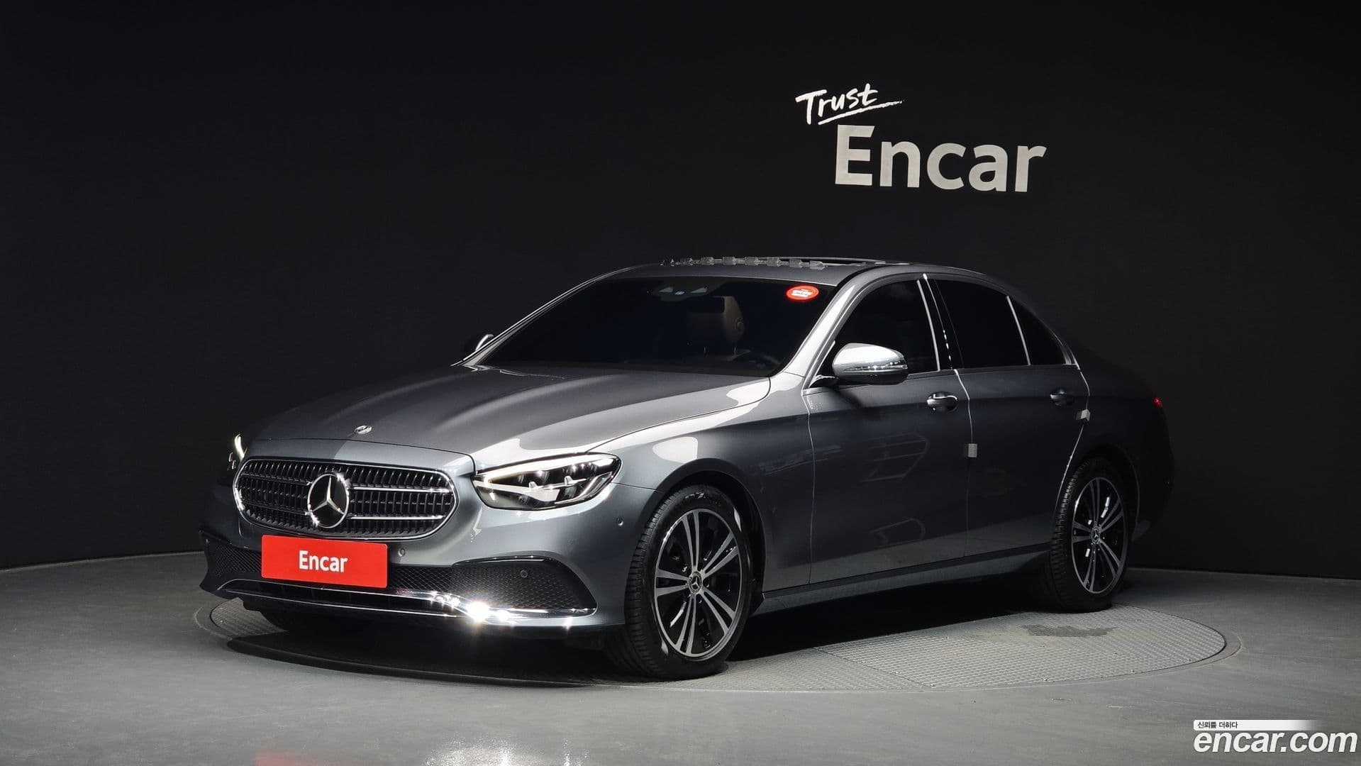 Main__Slider__Photo:E-Class Mercedes-Benz 2021.5-0