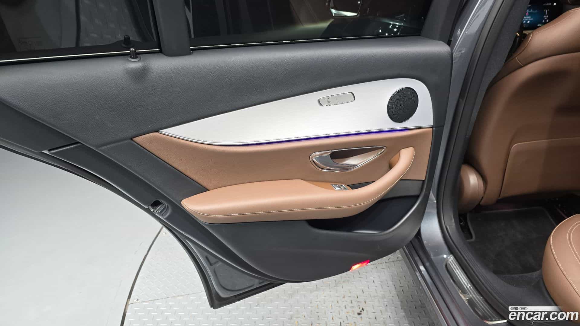 E-Class Mercedes-Benz 2021.5-INNER-035