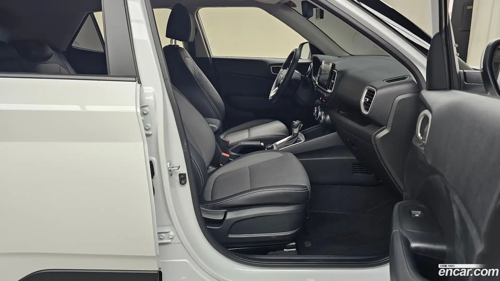 Venue Hyundai 2025.5-INNER-036