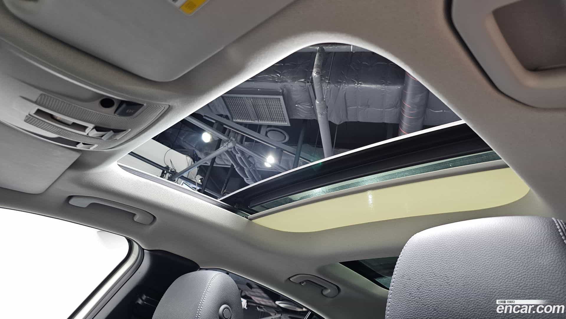 GLA-Class Mercedes-Benz 2017.10-OPTION-023