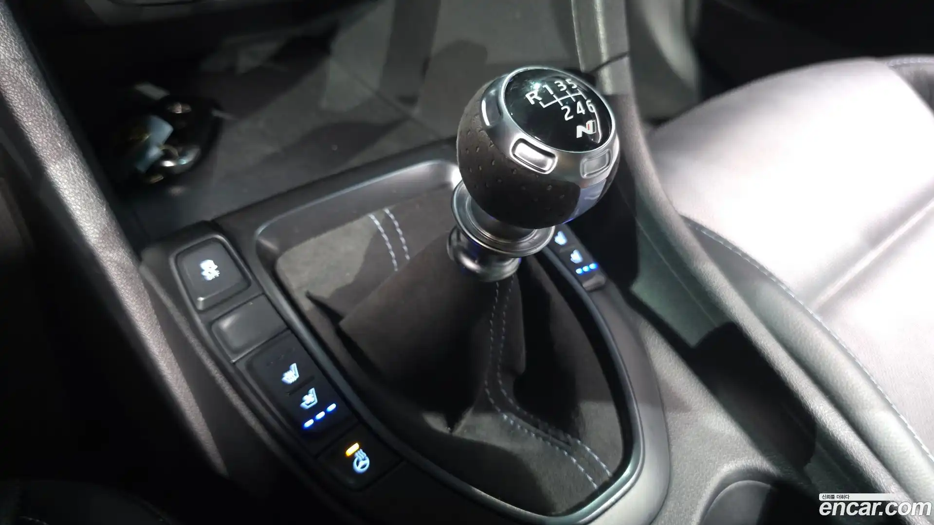 Veloster Hyundai 2020.1-INNER-009