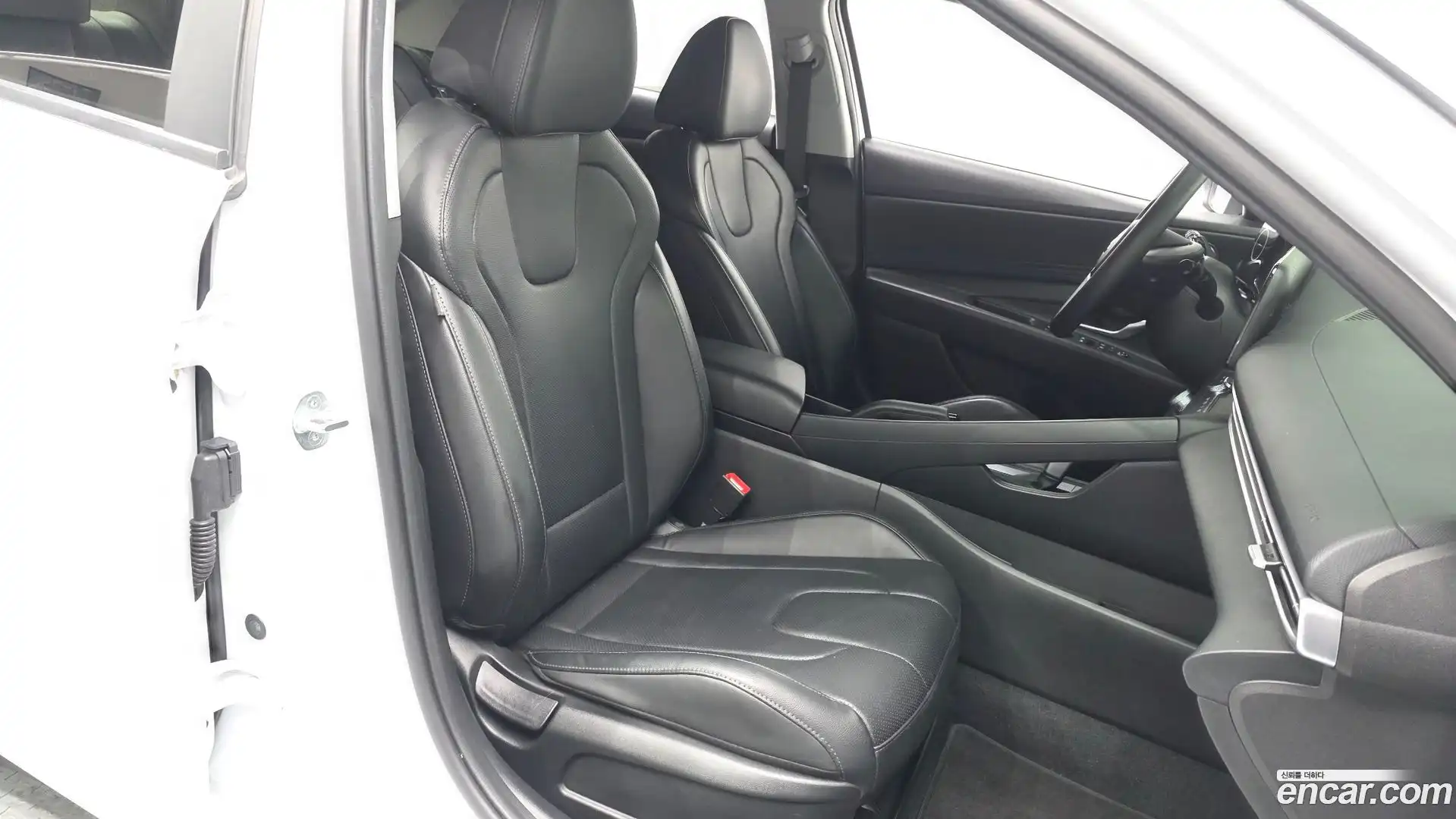 AVANTE Hyundai 2022.4-OPTION-016