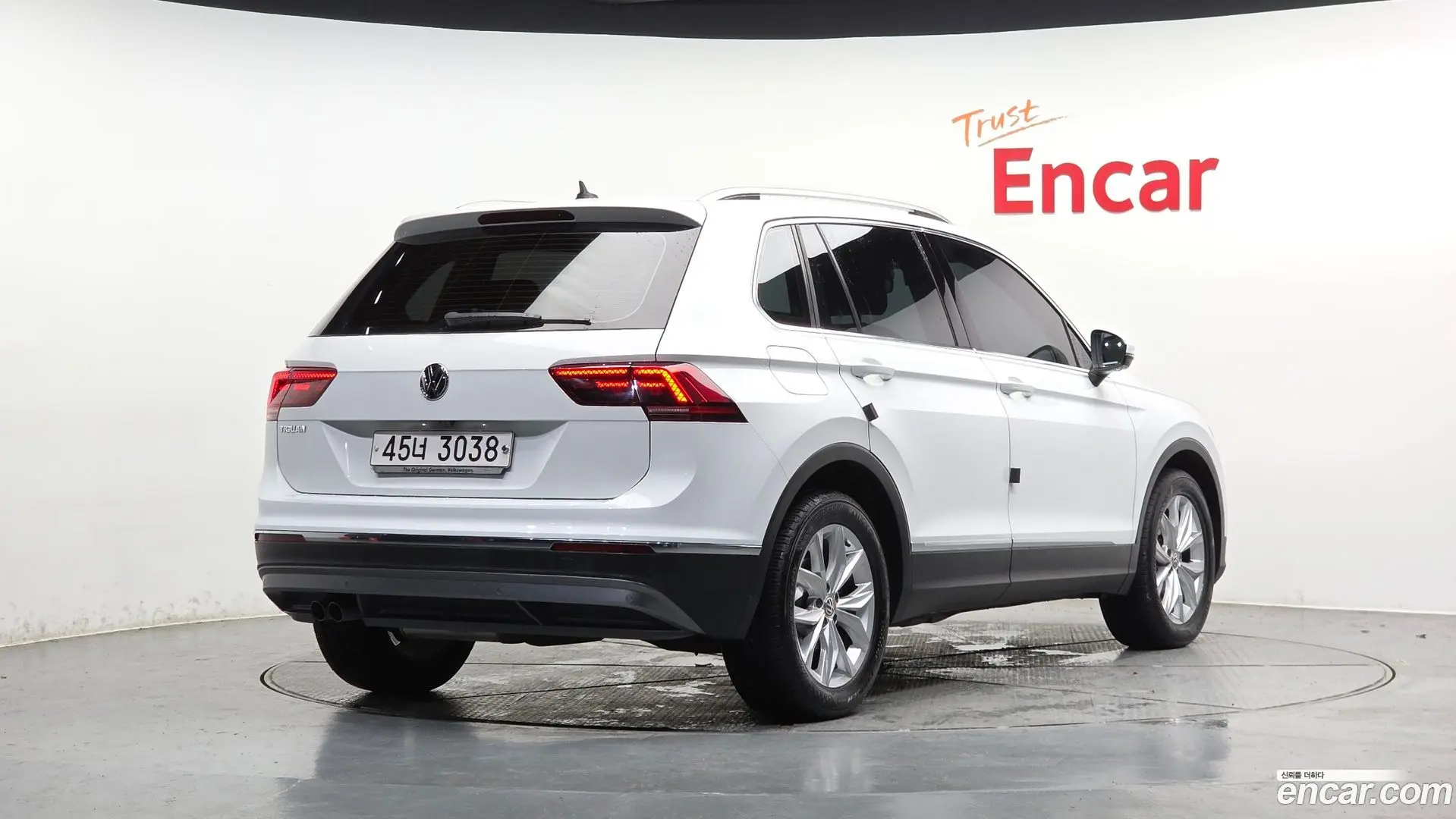 Main__Slider__Photo:Tiguan Volkswagen 2018.6-1