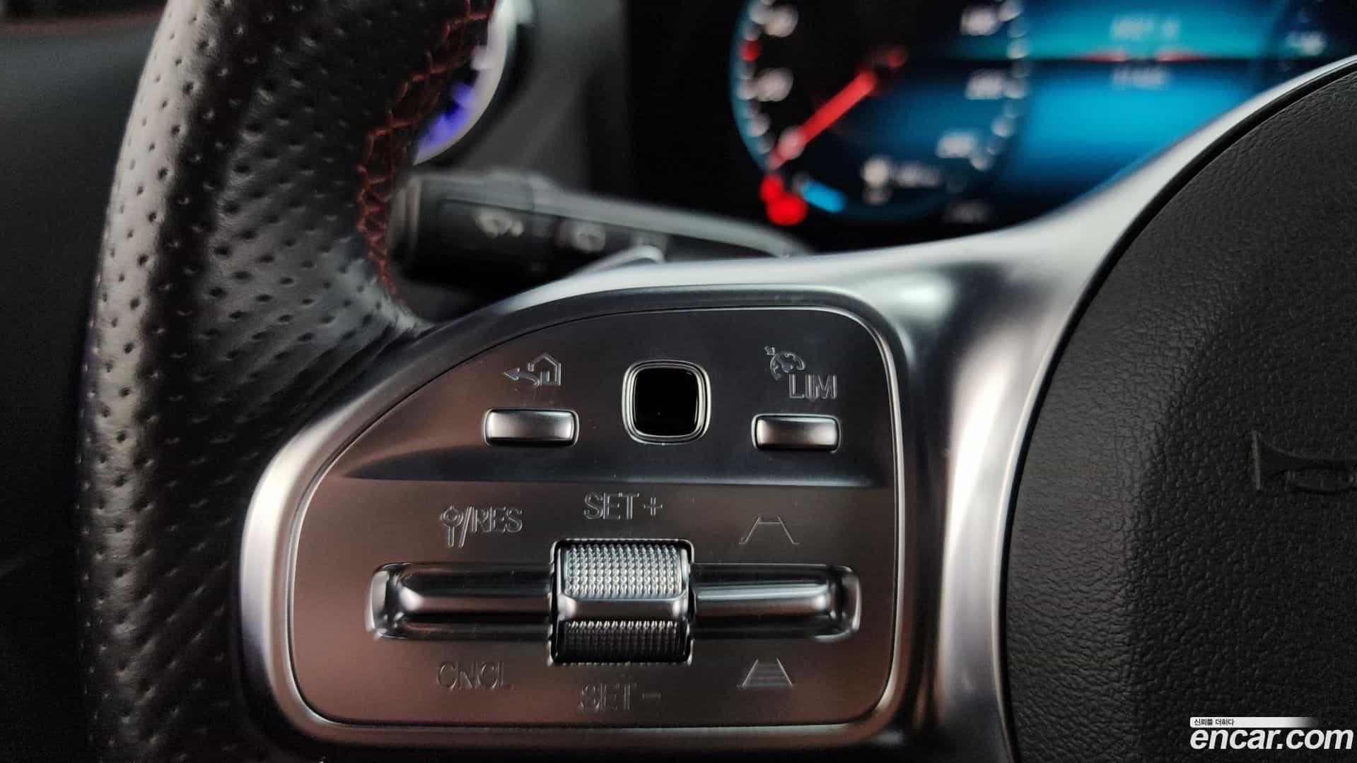 GLA-Class Mercedes-Benz 2021.11-OPTION-023