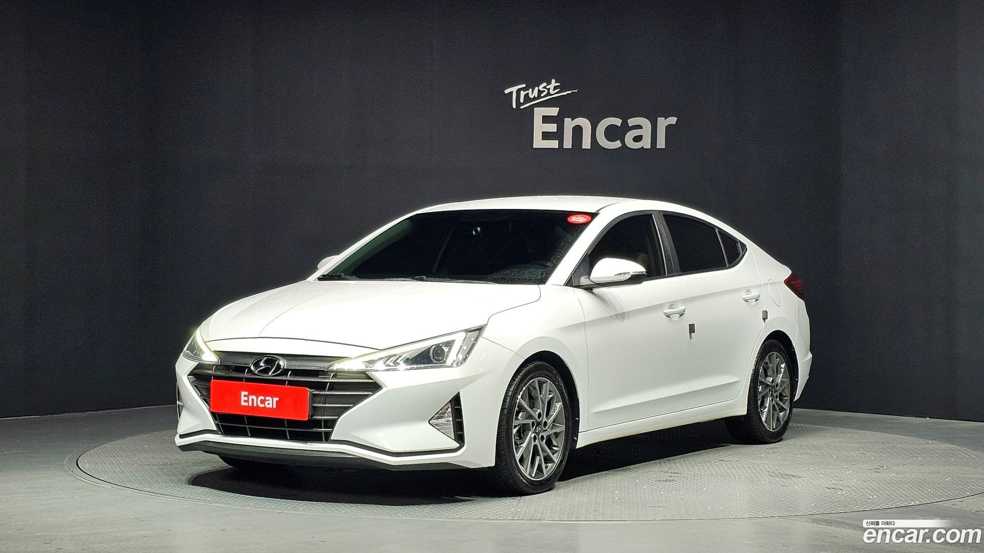 Main__Slider__Photo:AVANTE Hyundai 2019.2-0