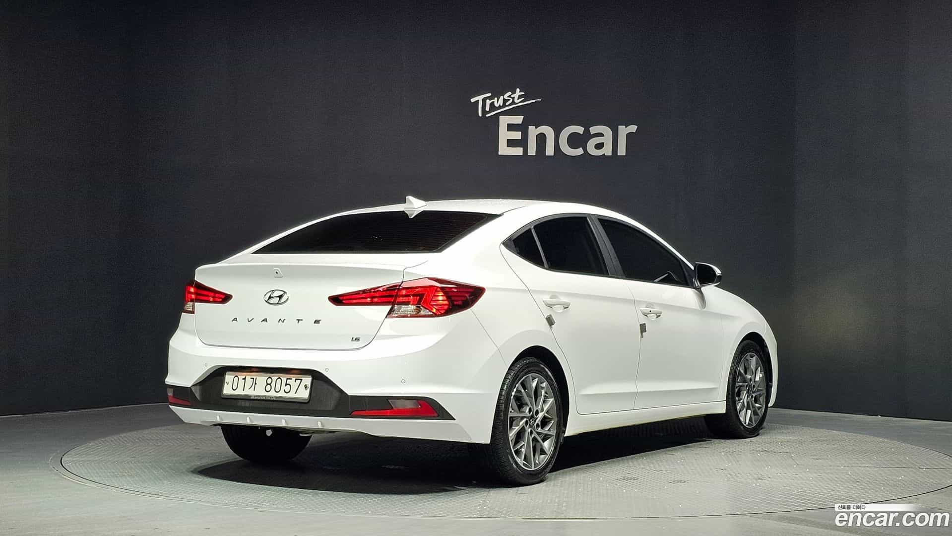 AVANTE Hyundai 2019.2-OUTER-002