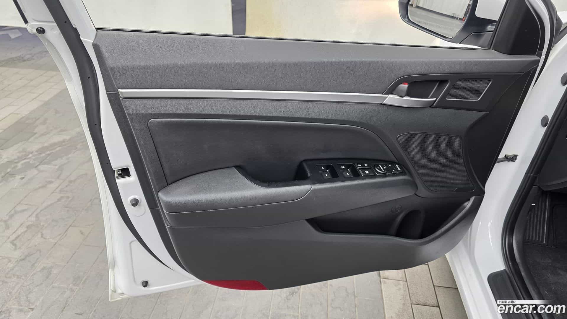 AVANTE Hyundai 2019.2-INNER-034