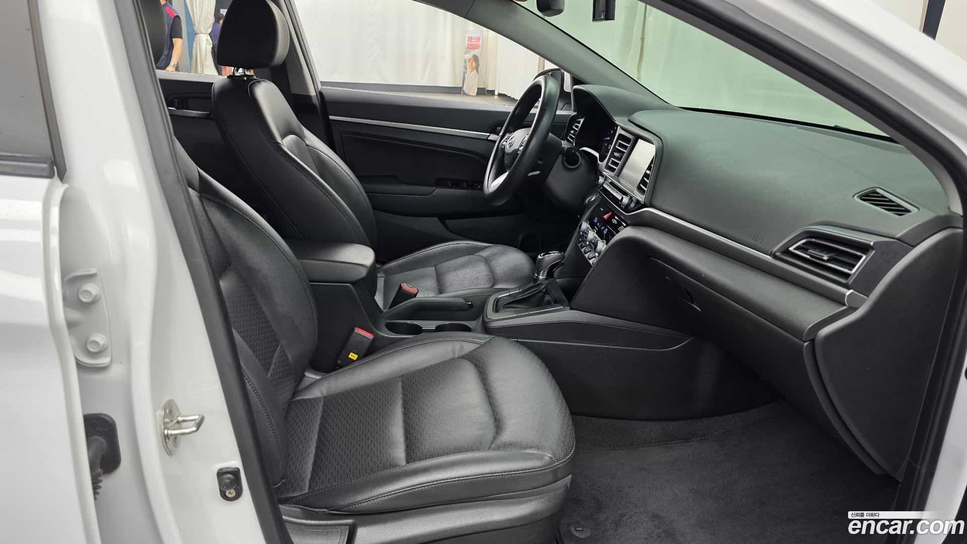 AVANTE Hyundai 2019.2-INNER-036