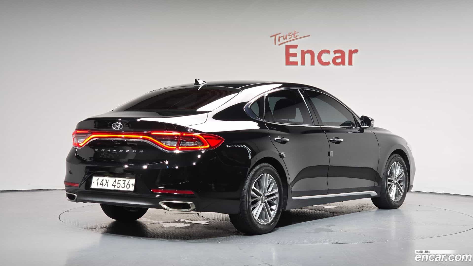 Grandeur Hyundai 2018.2-OUTER-002