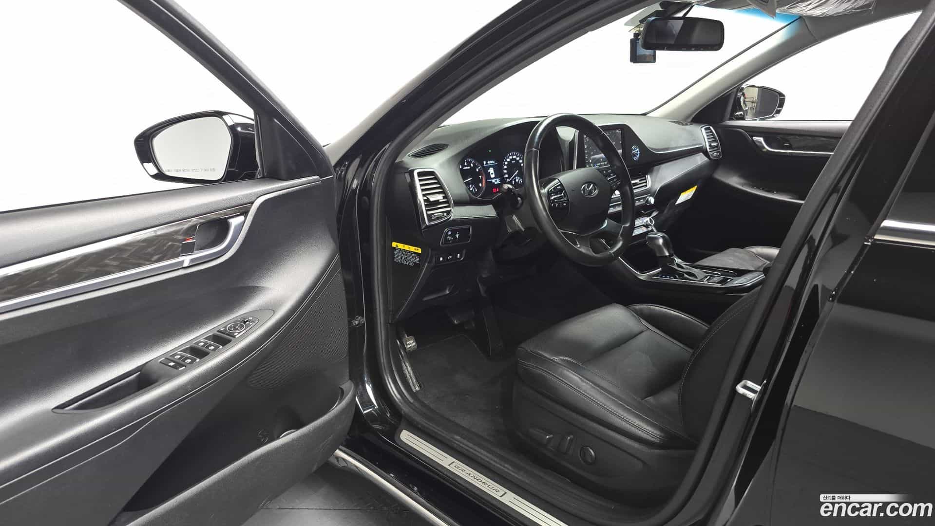 Grandeur Hyundai 2018.2-INNER-010