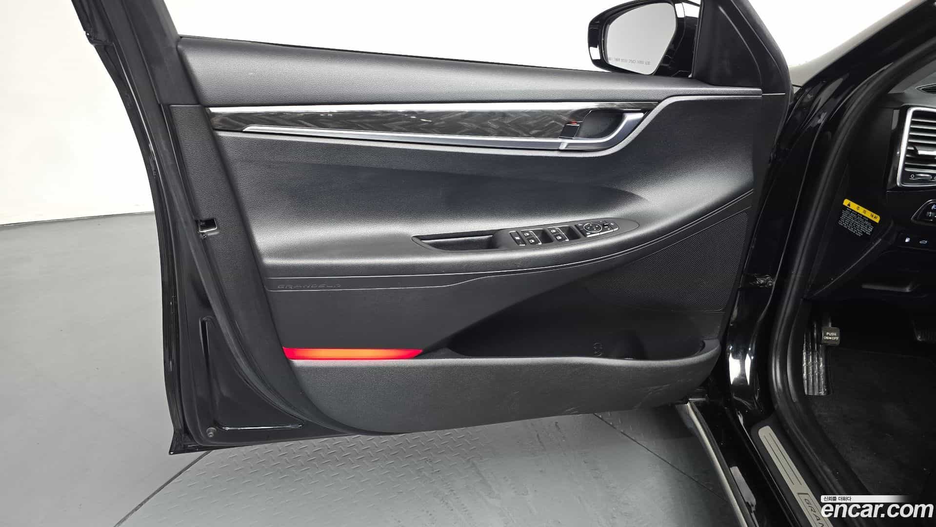 Grandeur Hyundai 2018.2-INNER-034