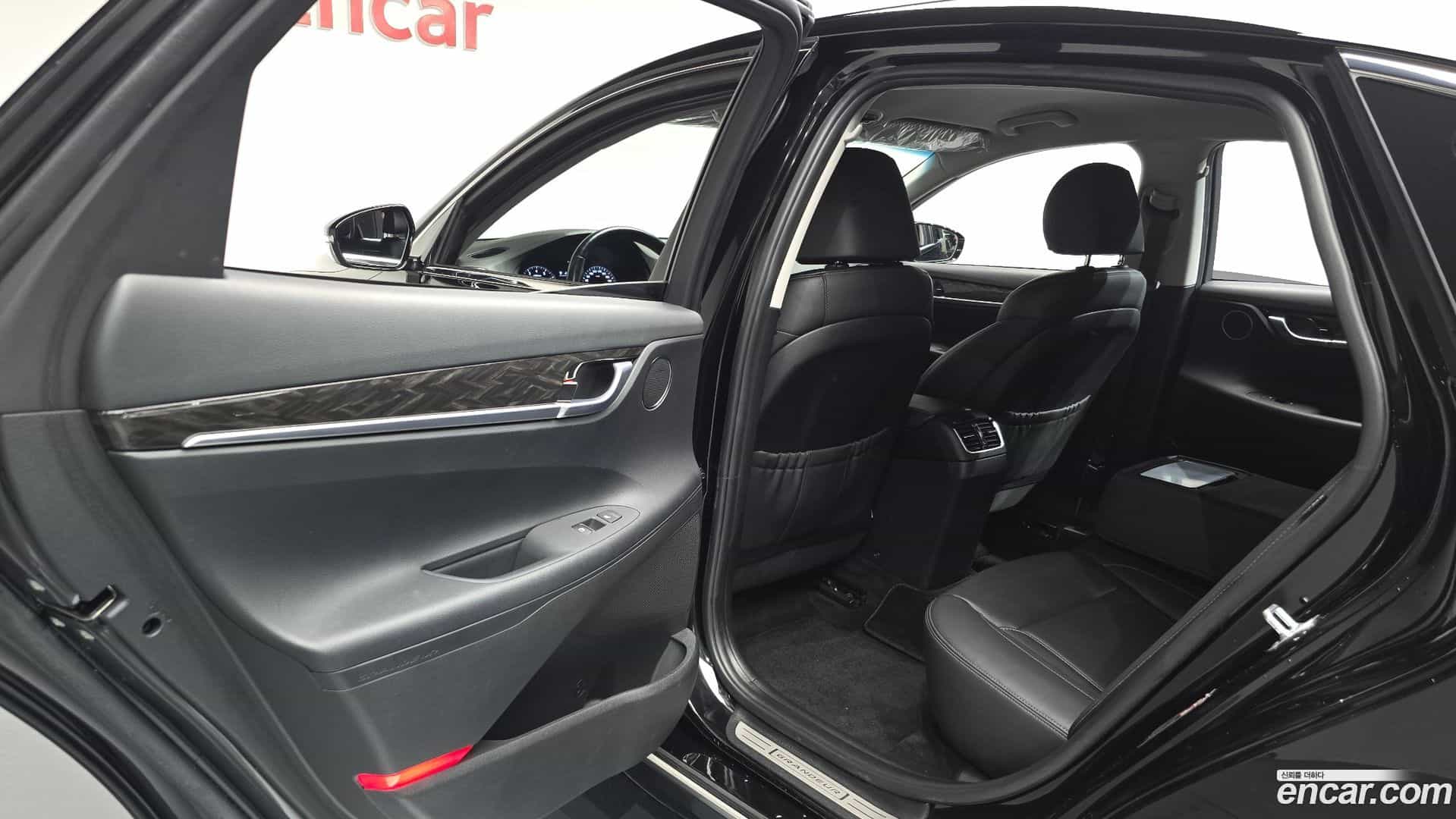 Grandeur Hyundai 2018.2-INNER-036