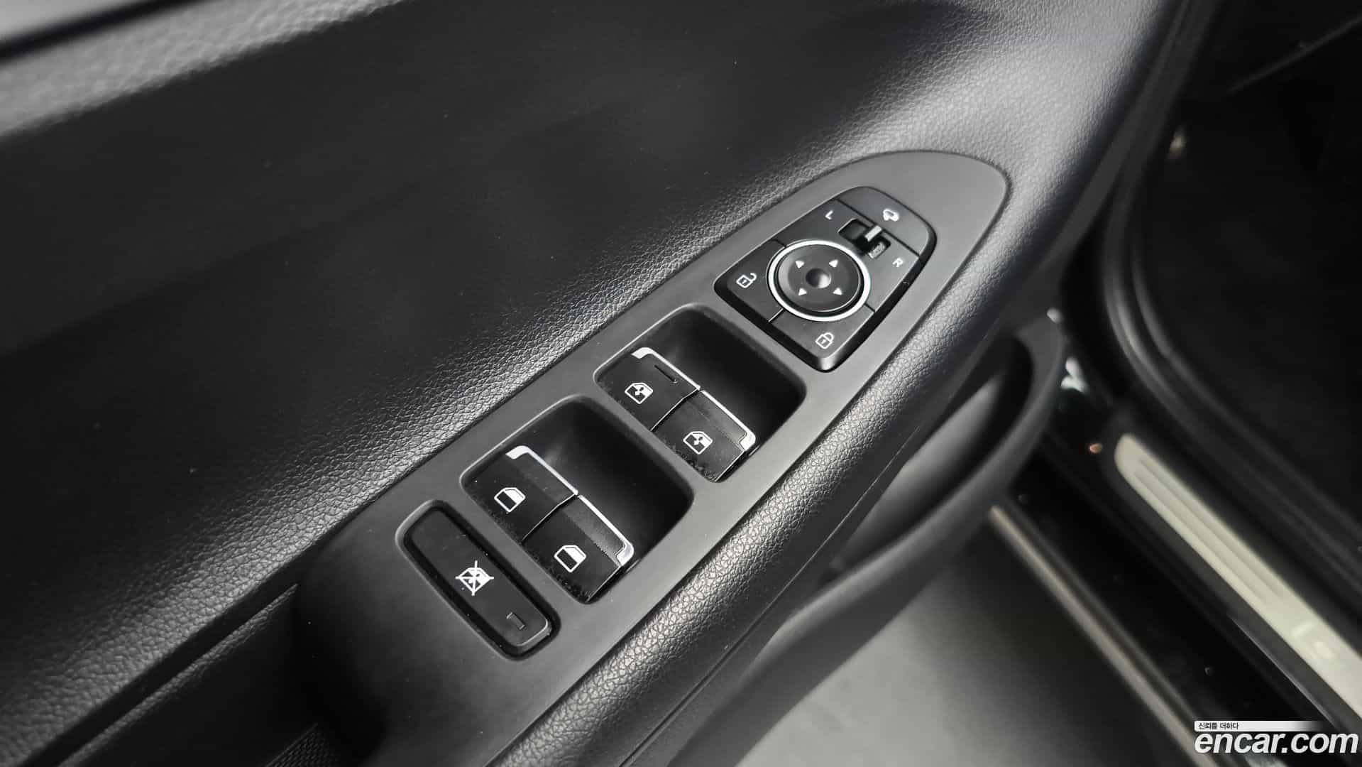 Grandeur Hyundai 2018.2-OPTION-041