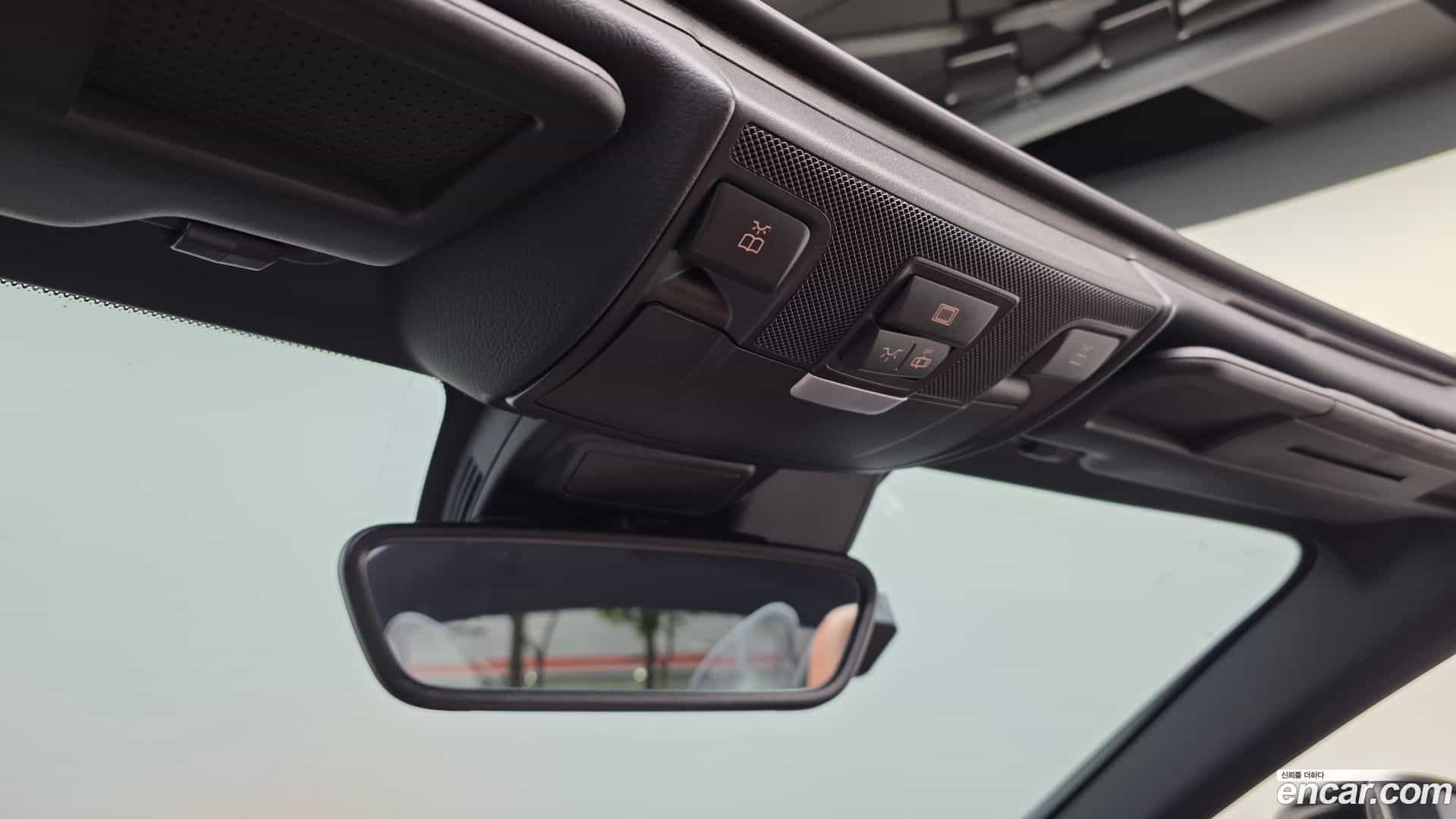 SLC-Class Mercedes-Benz 2017.7-OPTION-042