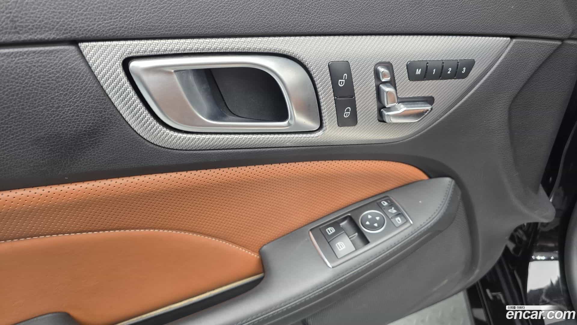 SLC-Class Mercedes-Benz 2017.7-OPTION-044