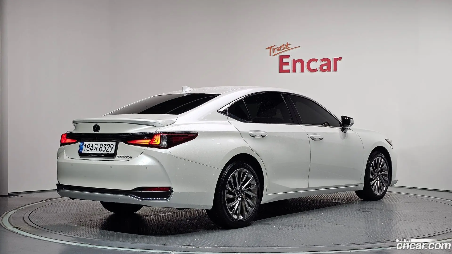 Main__Slider__Photo:ES Lexus 2023.10-1