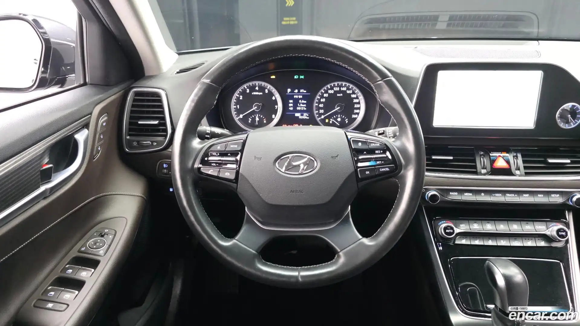 Grandeur Hyundai 2017.4-OPTION-017