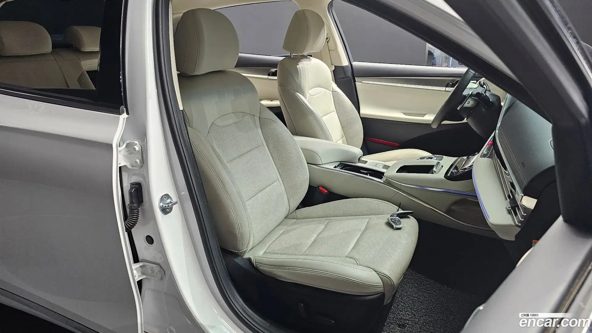 Grandeur Hyundai 2022.4-OPTION-016