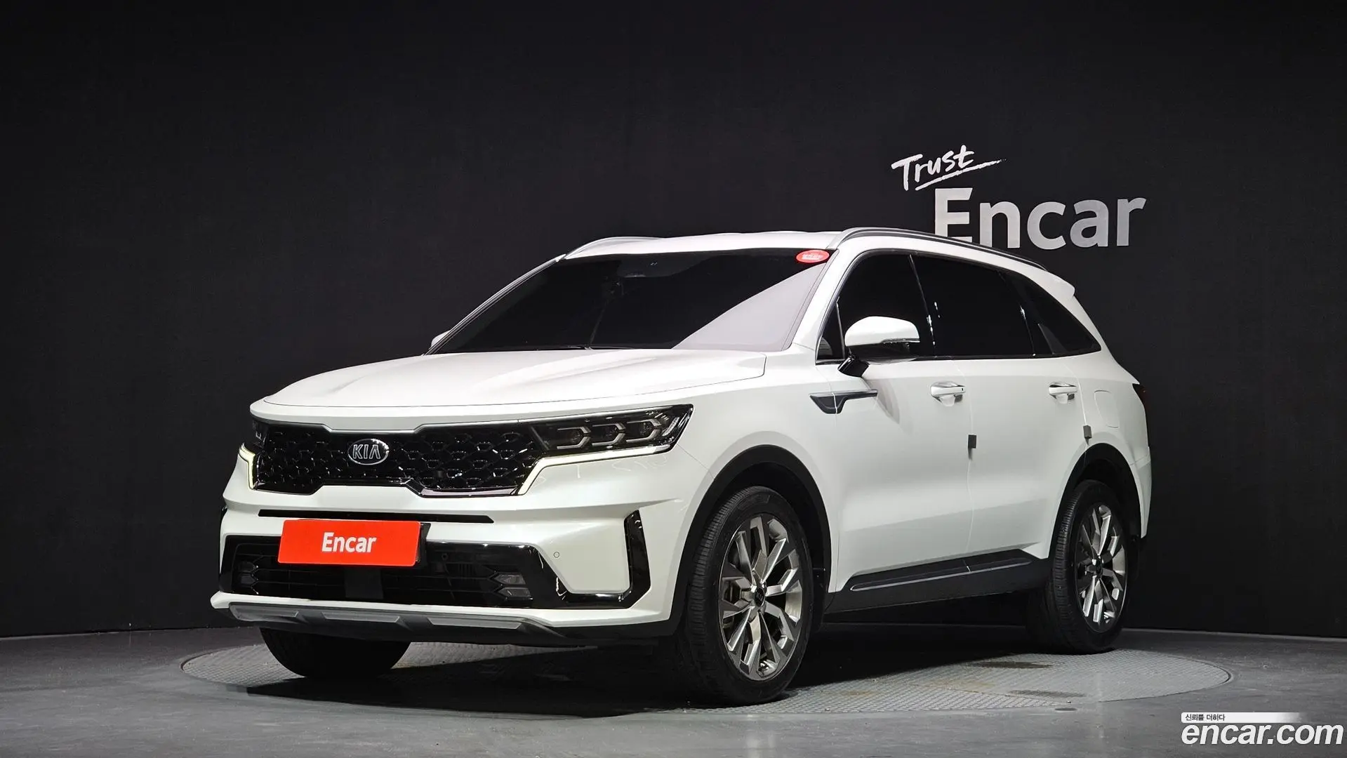 Main__Slider__Photo:Sorento Kia 2020.6-0