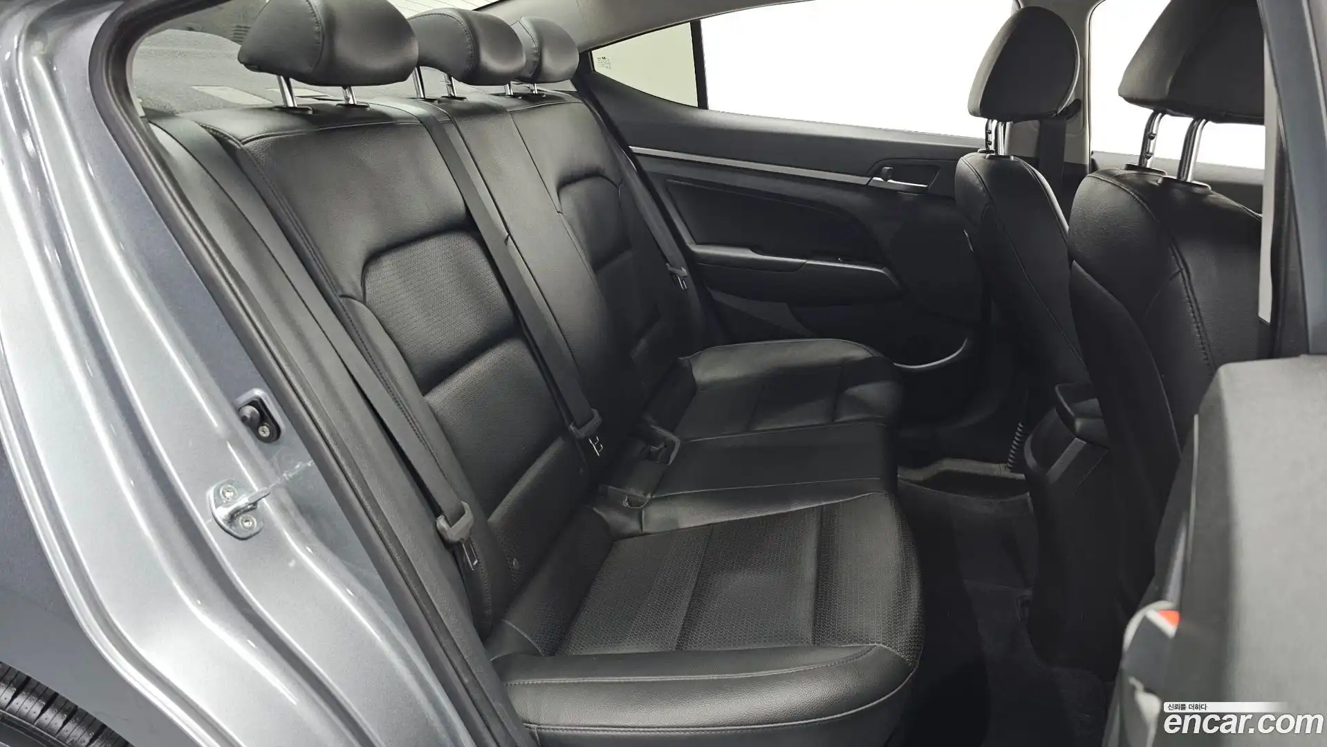 AVANTE Hyundai 2018.8-OPTION-016