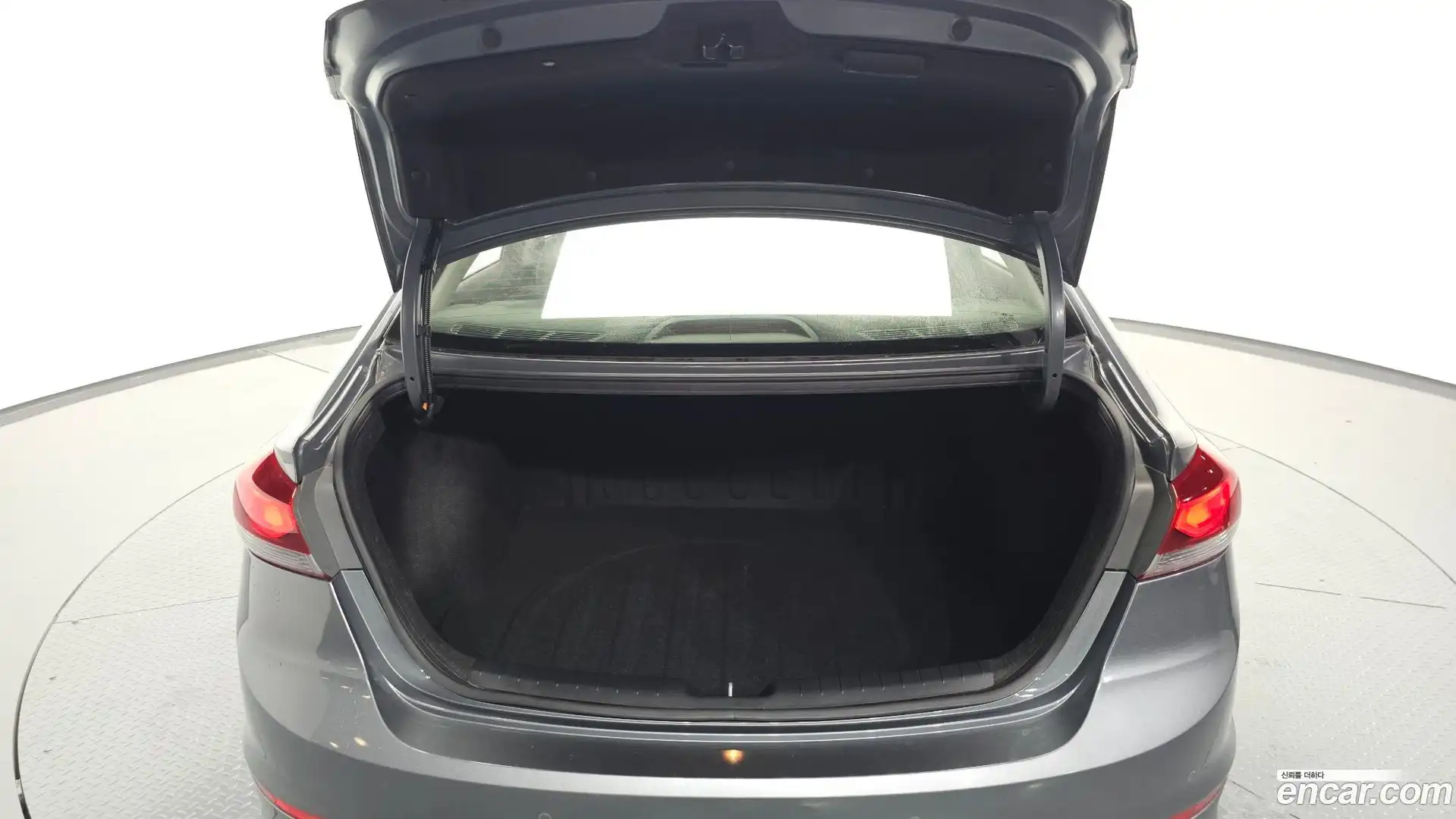 AVANTE Hyundai 2018.8-OPTION-024