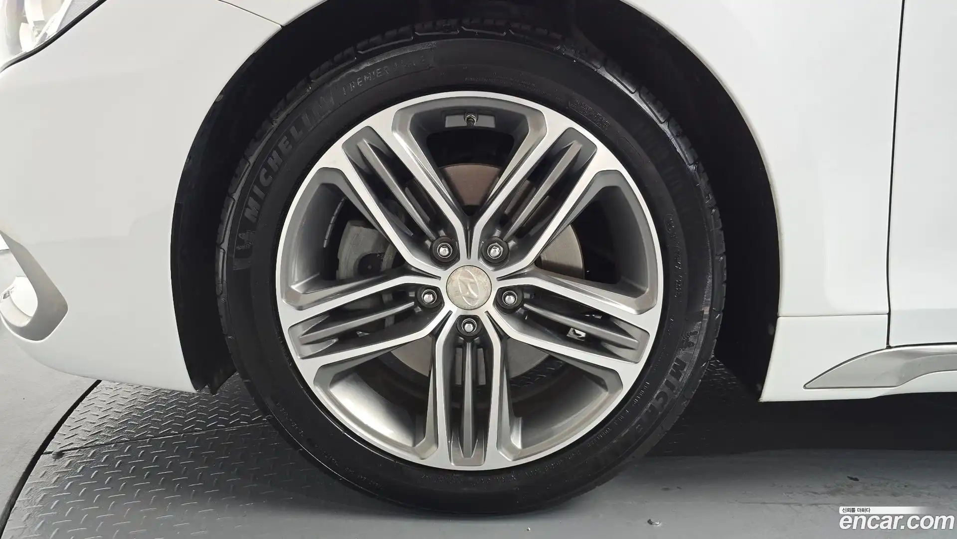 Grandeur Hyundai 2018.11-OUTER-005