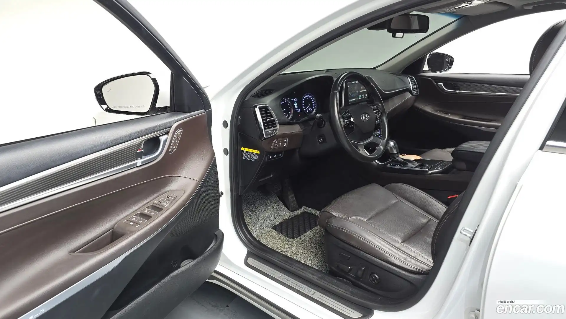 Grandeur Hyundai 2018.11-INNER-010
