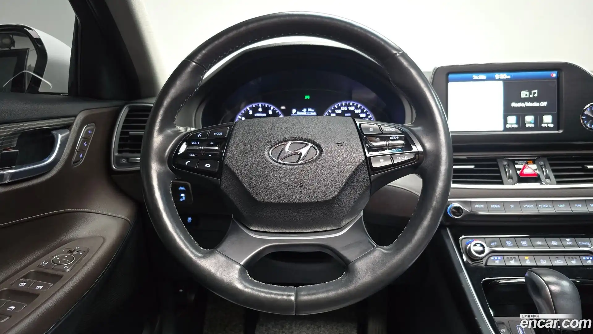 Grandeur Hyundai 2018.11-OPTION-017
