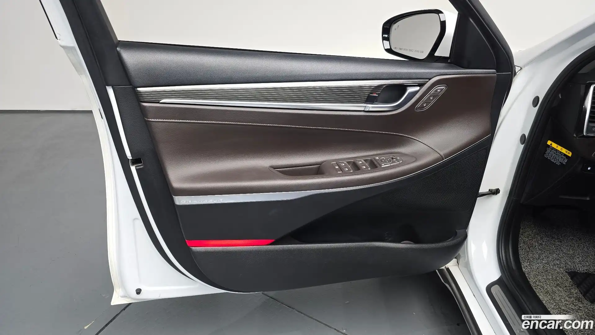 Grandeur Hyundai 2018.11-INNER-034
