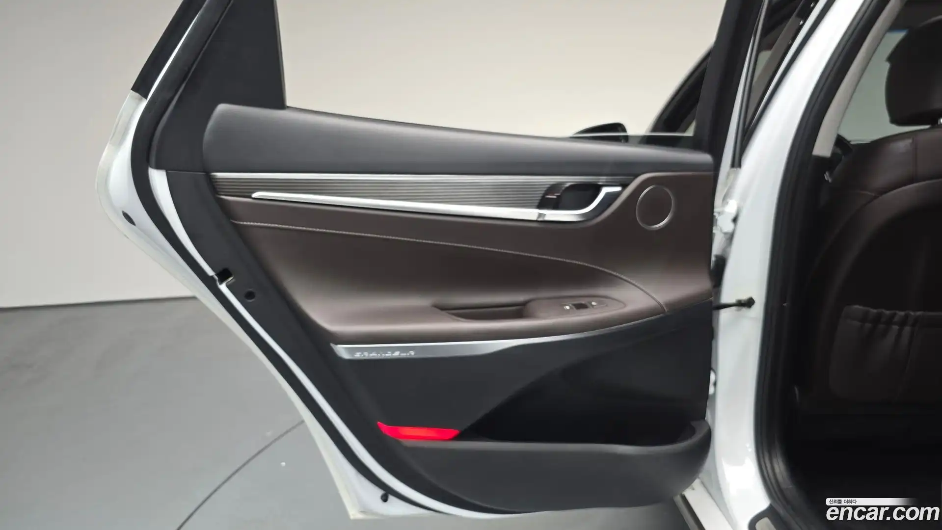 Grandeur Hyundai 2018.11-INNER-035