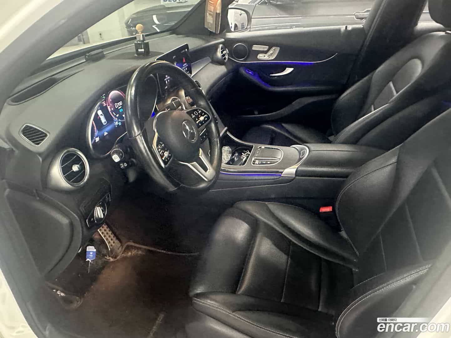 GLC-Class Mercedes-Benz 2021.4-INNER-010