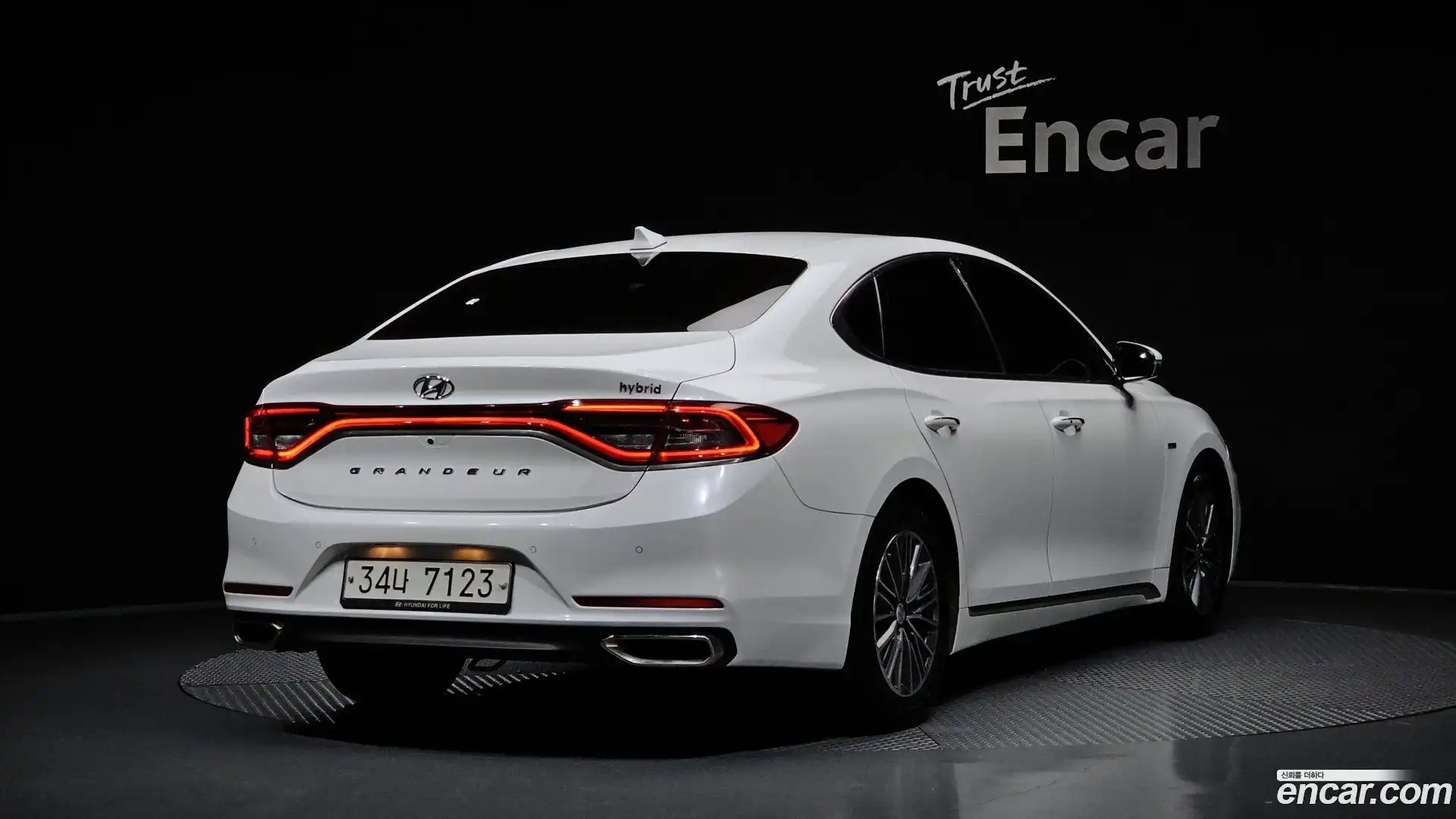 Grandeur Hyundai 2017.9-OUTER-002