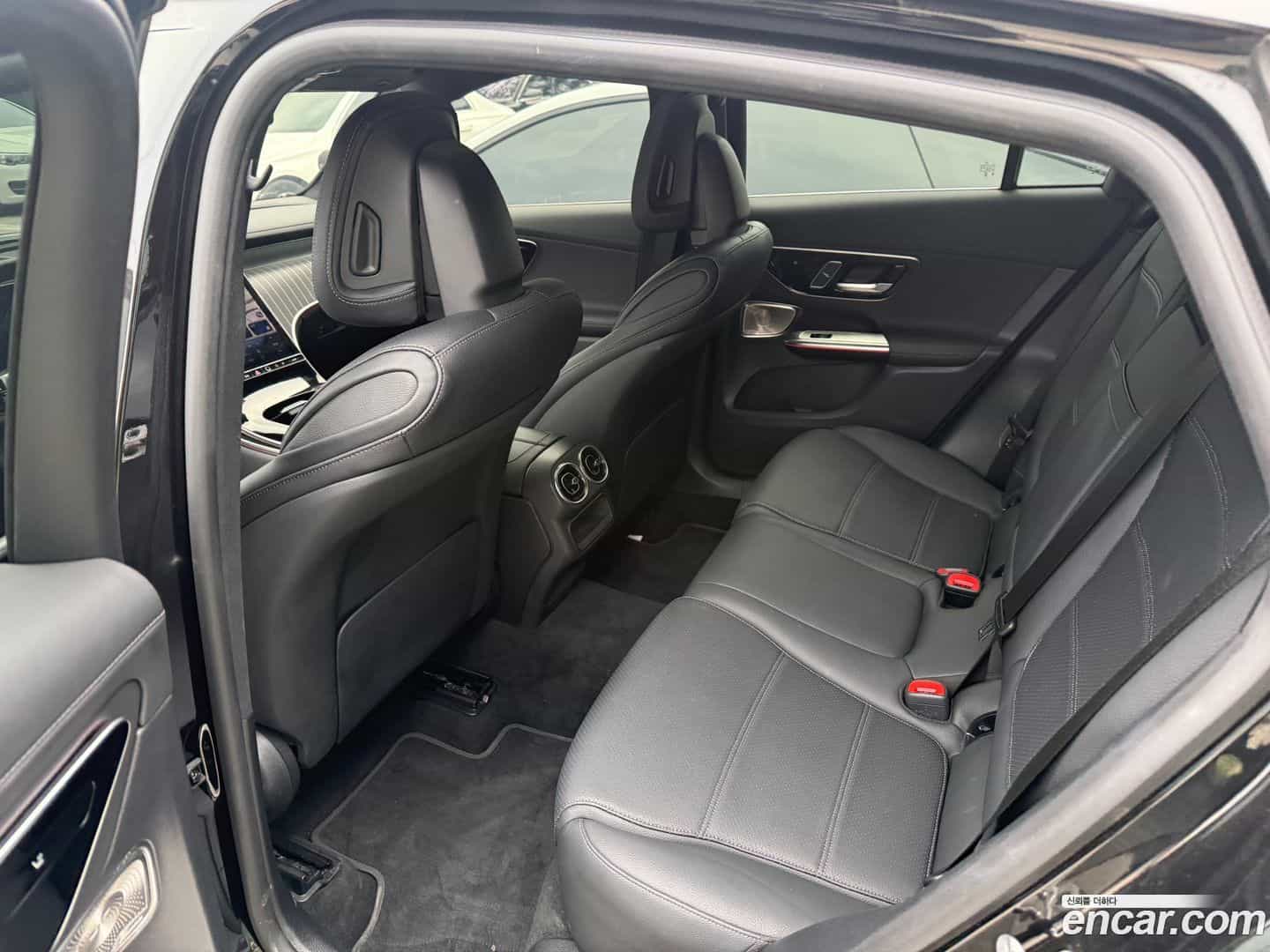 GLC-Class Mercedes-Benz 2024.9-OPTION-019