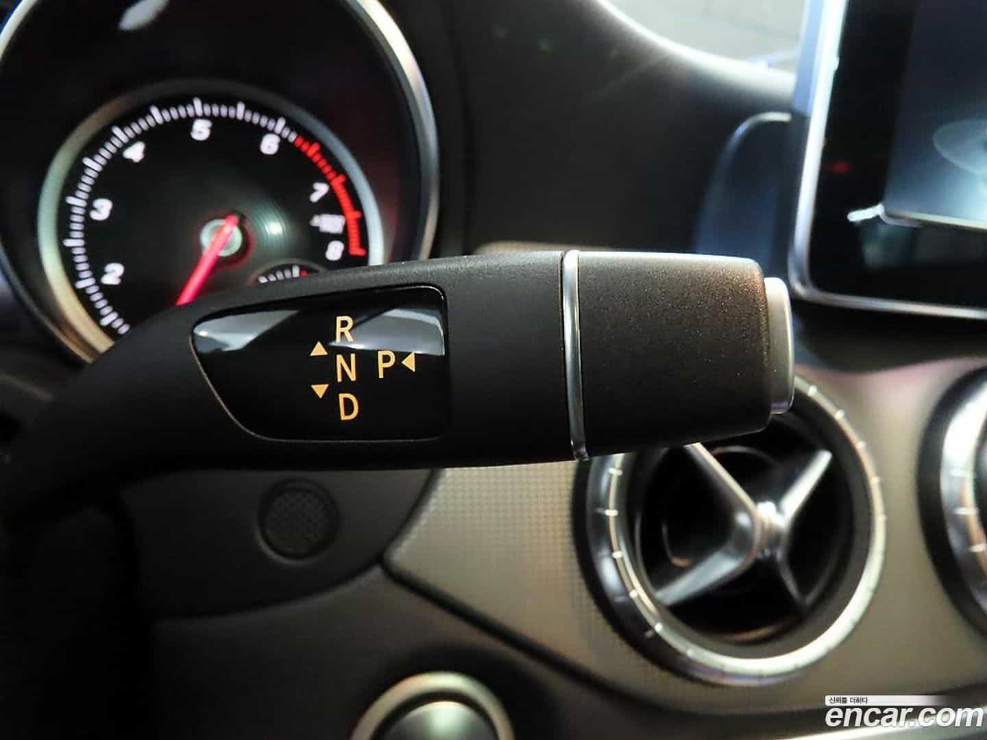 CLA-Class Mercedes-Benz 2017.9-OPTION-016