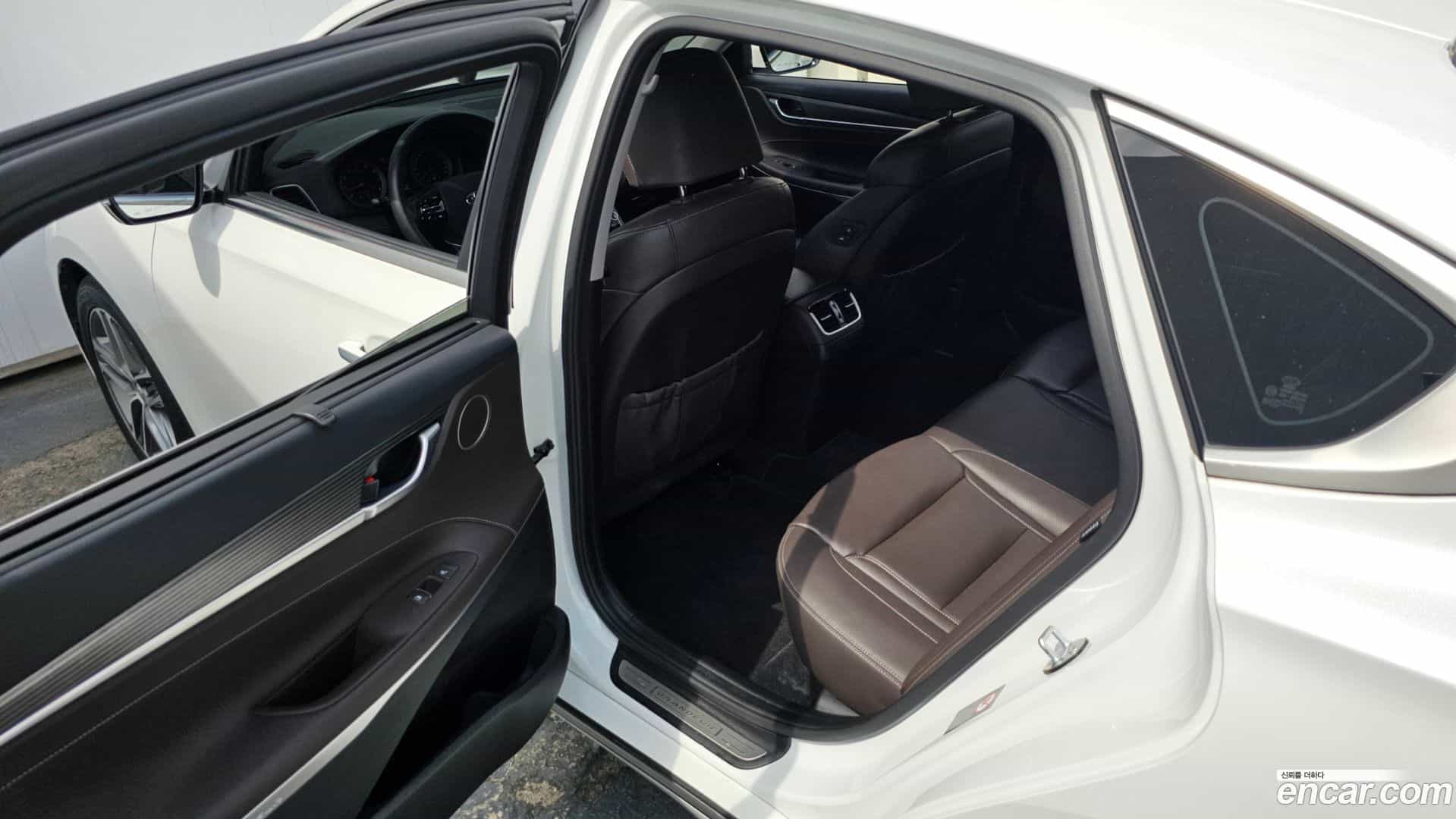 Grandeur Hyundai 2018.8-OPTION-015
