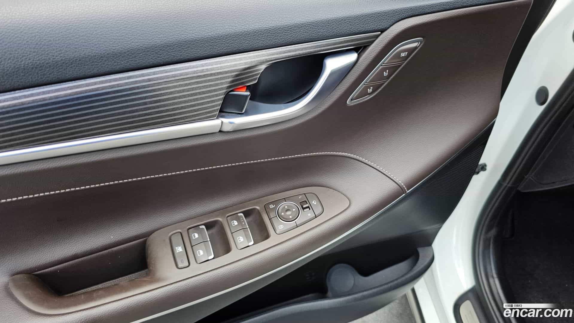Grandeur Hyundai 2018.8-OPTION-041